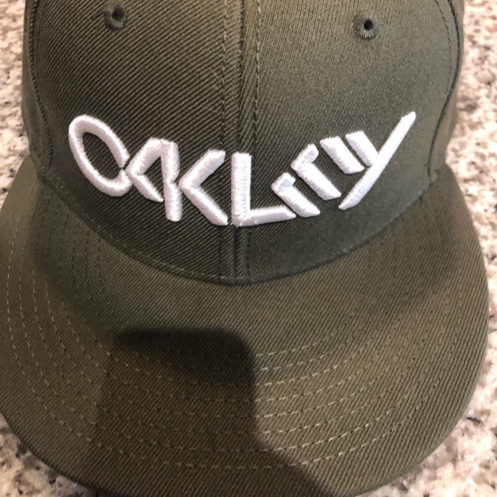 Oakley SnapBack